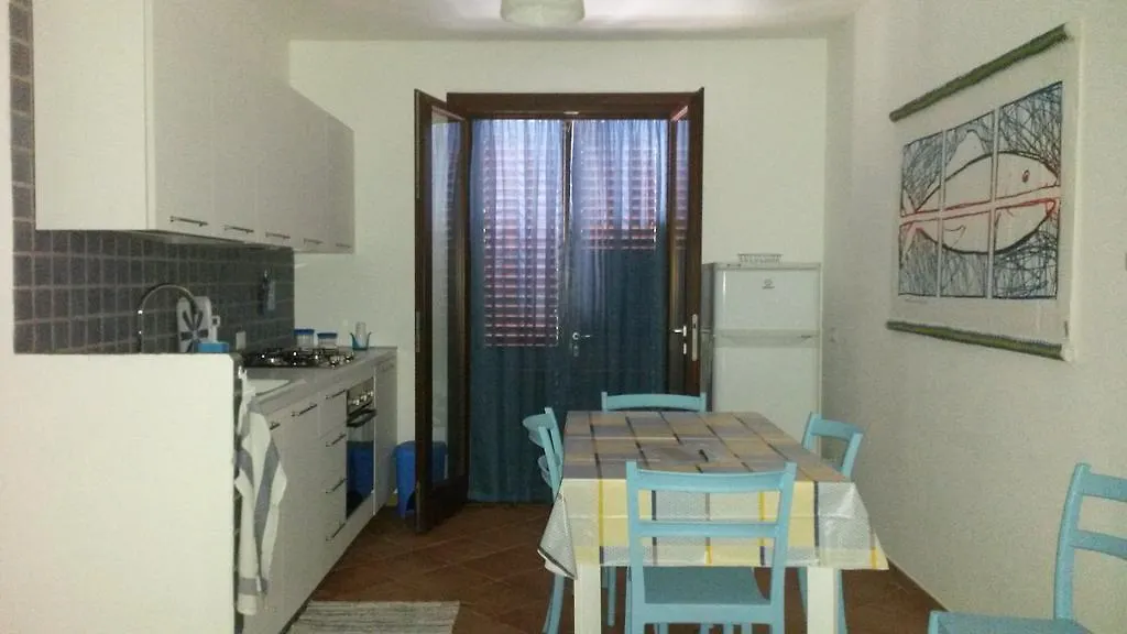 Casa Vacanze Lido Burrone ファヴィニャーナ 0*,  イタリア